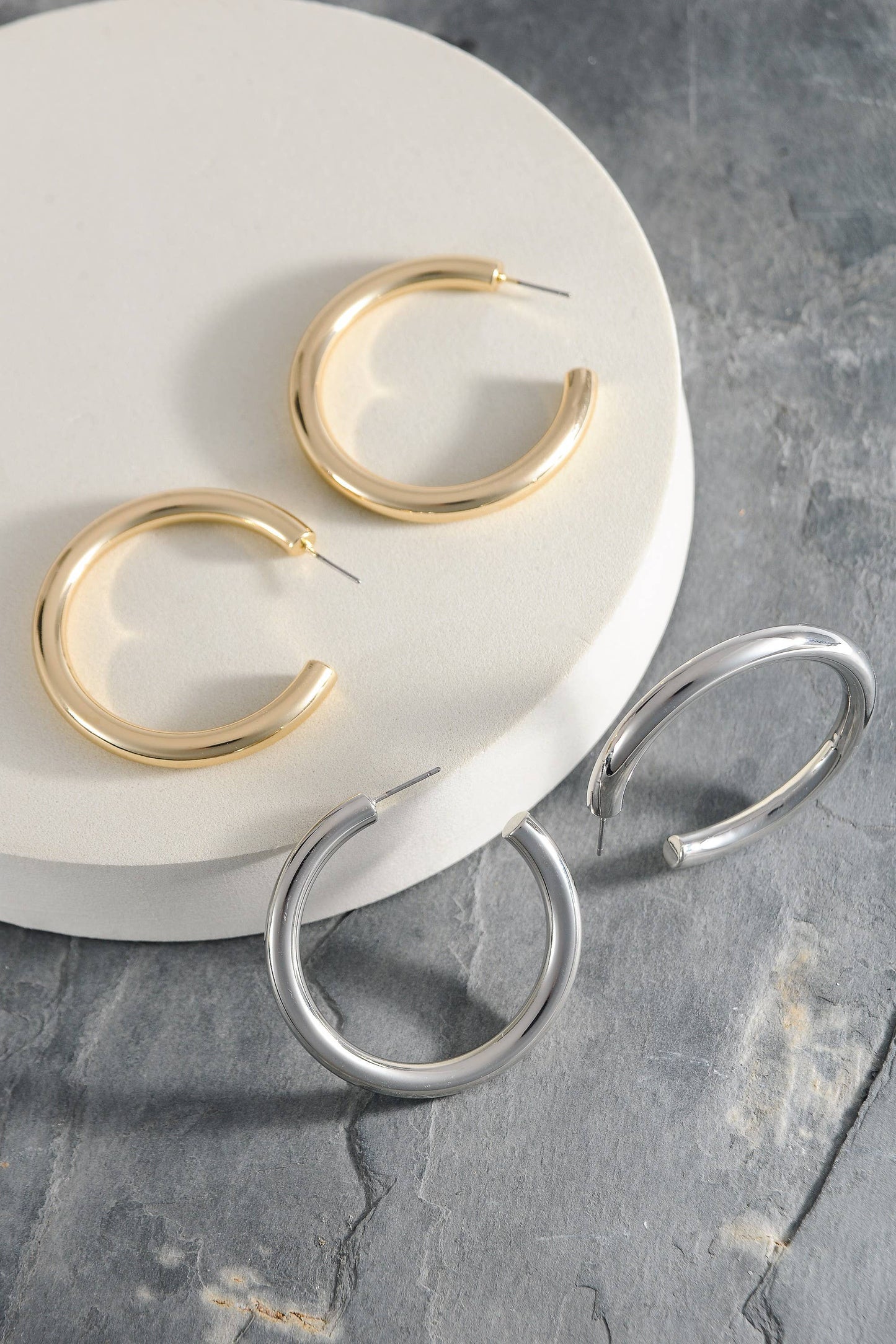 CLASSIC CHUNKY HOOP EARRINGS