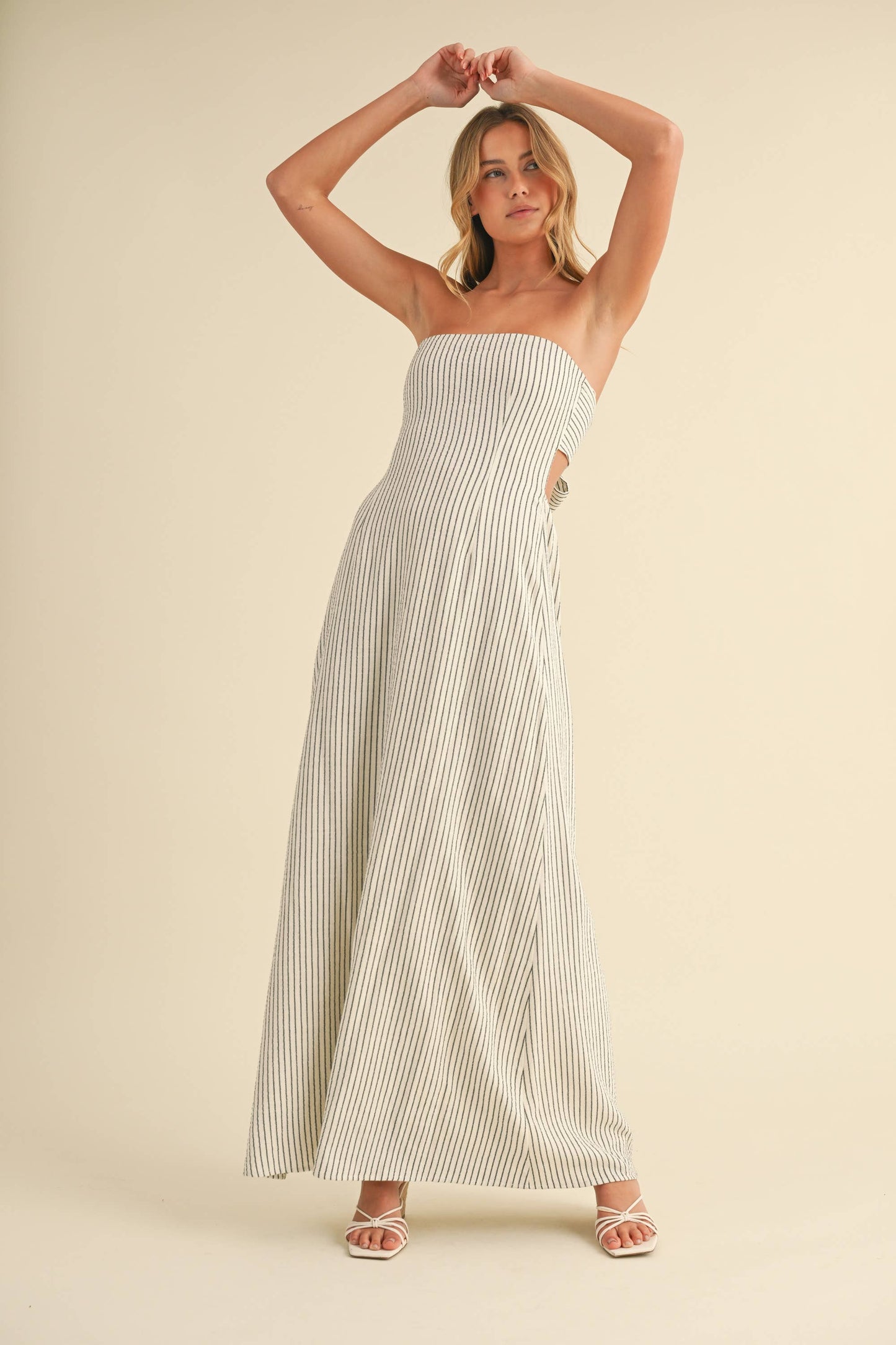 BACK TIE STRAPLESS MAXI DRESS