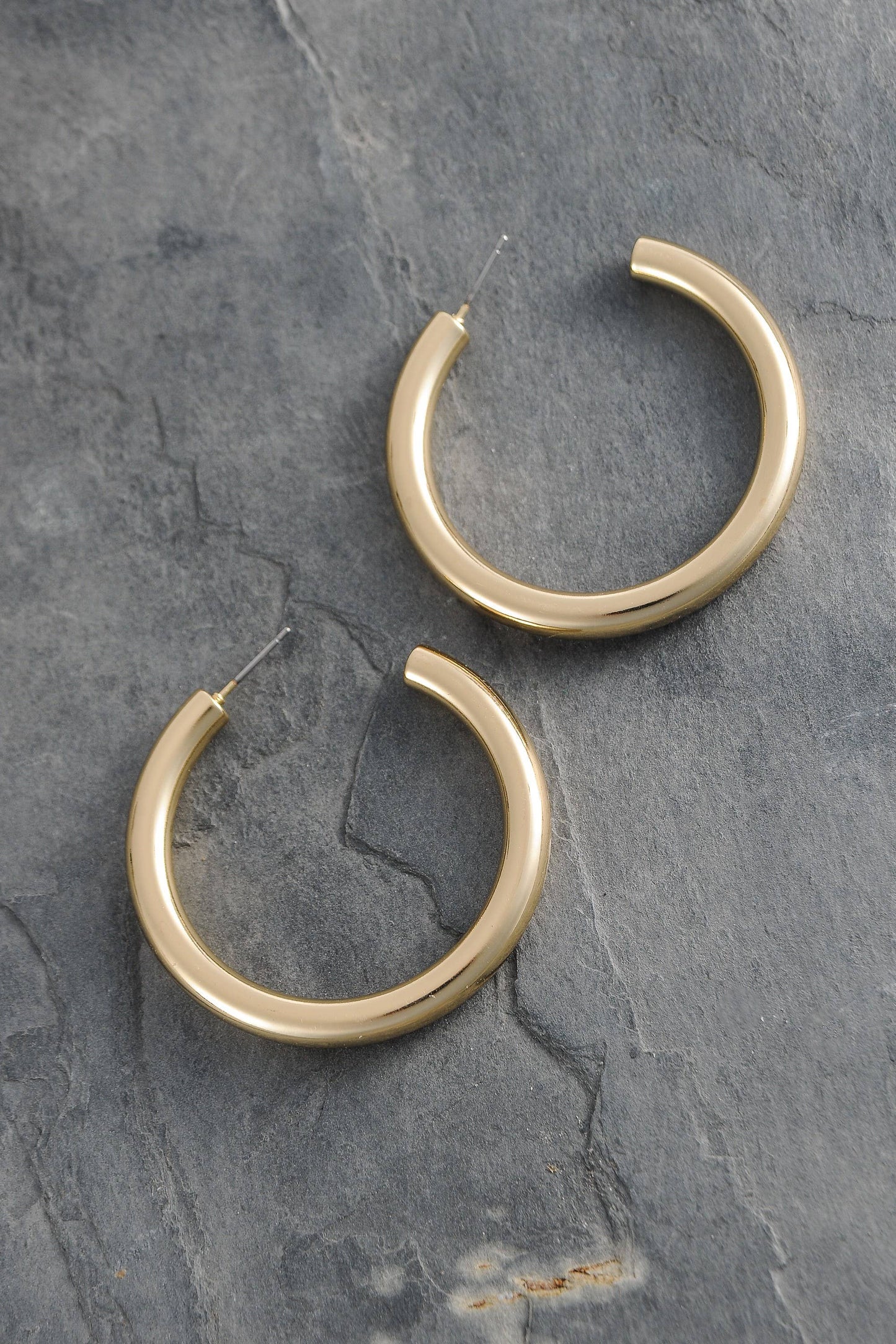 CLASSIC CHUNKY HOOP EARRINGS