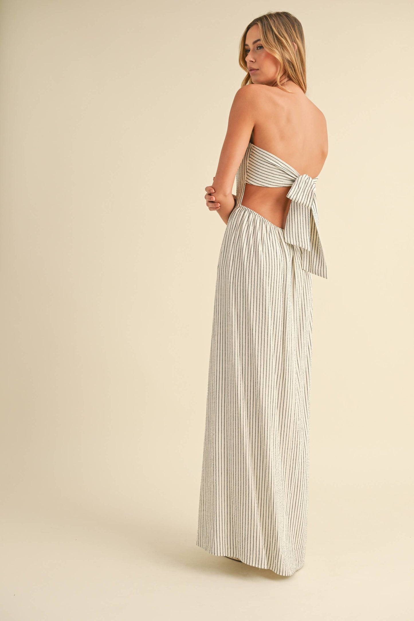 BACK TIE STRAPLESS MAXI DRESS