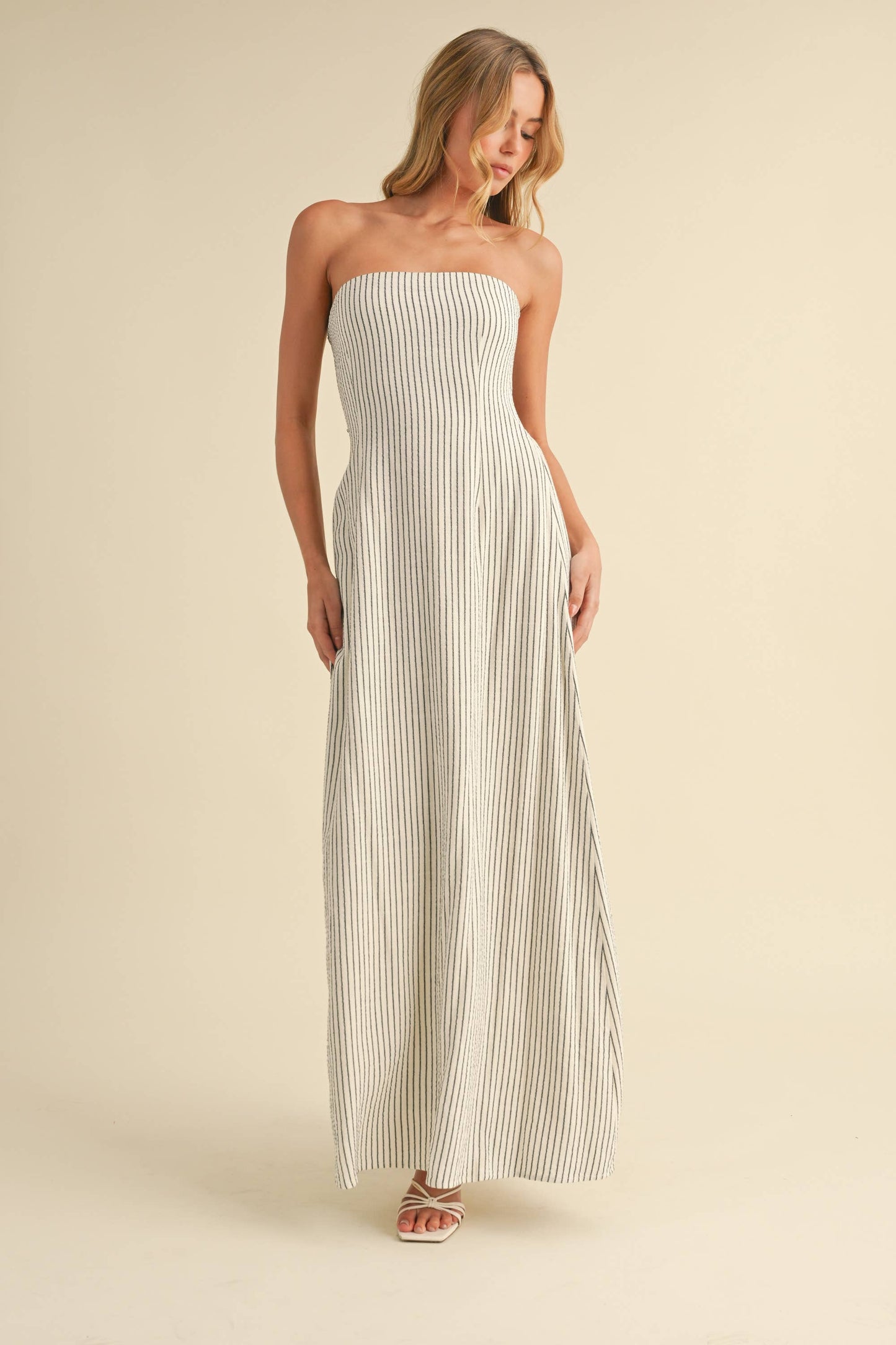 BACK TIE STRAPLESS MAXI DRESS