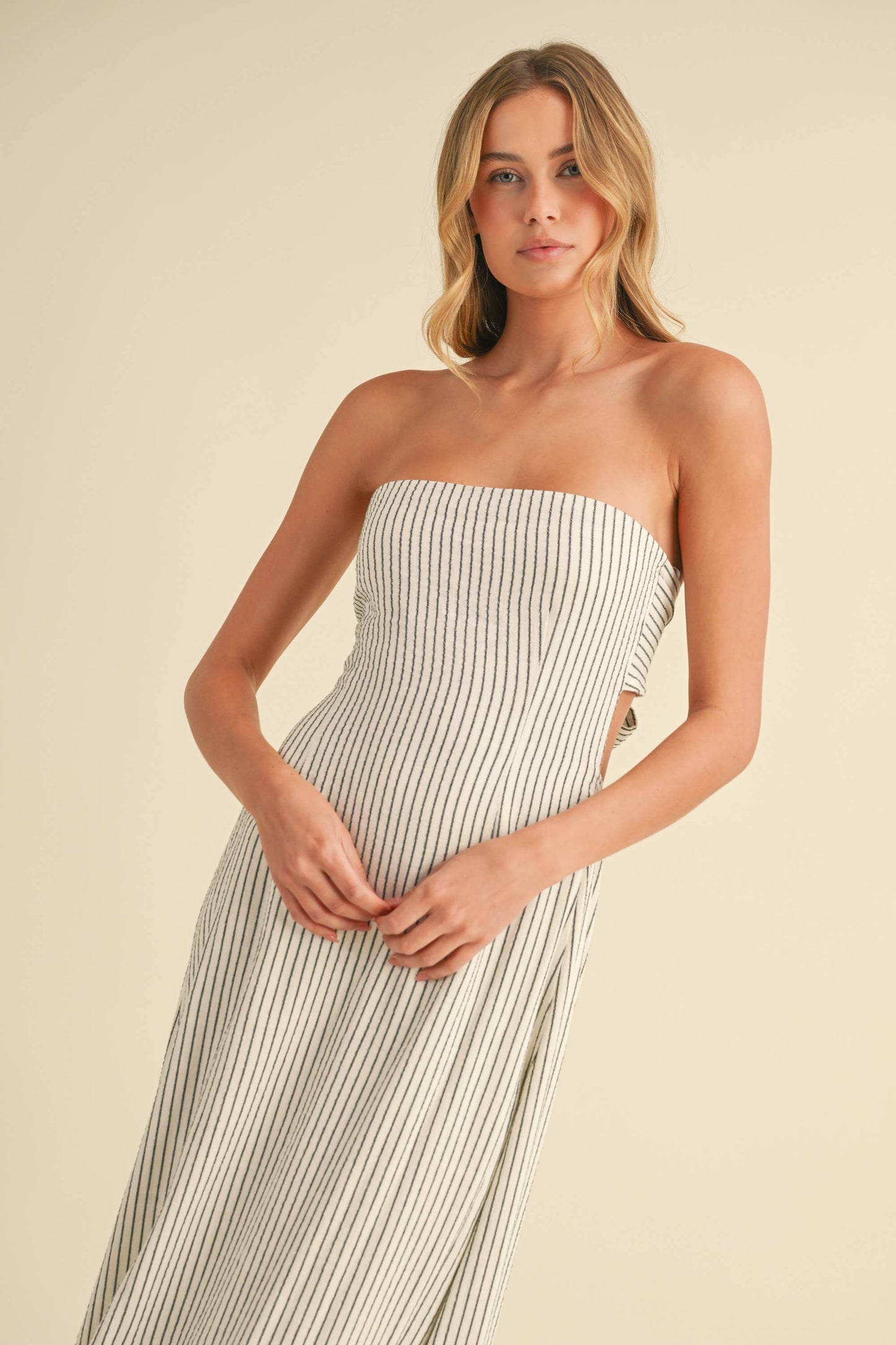 BACK TIE STRAPLESS MAXI DRESS