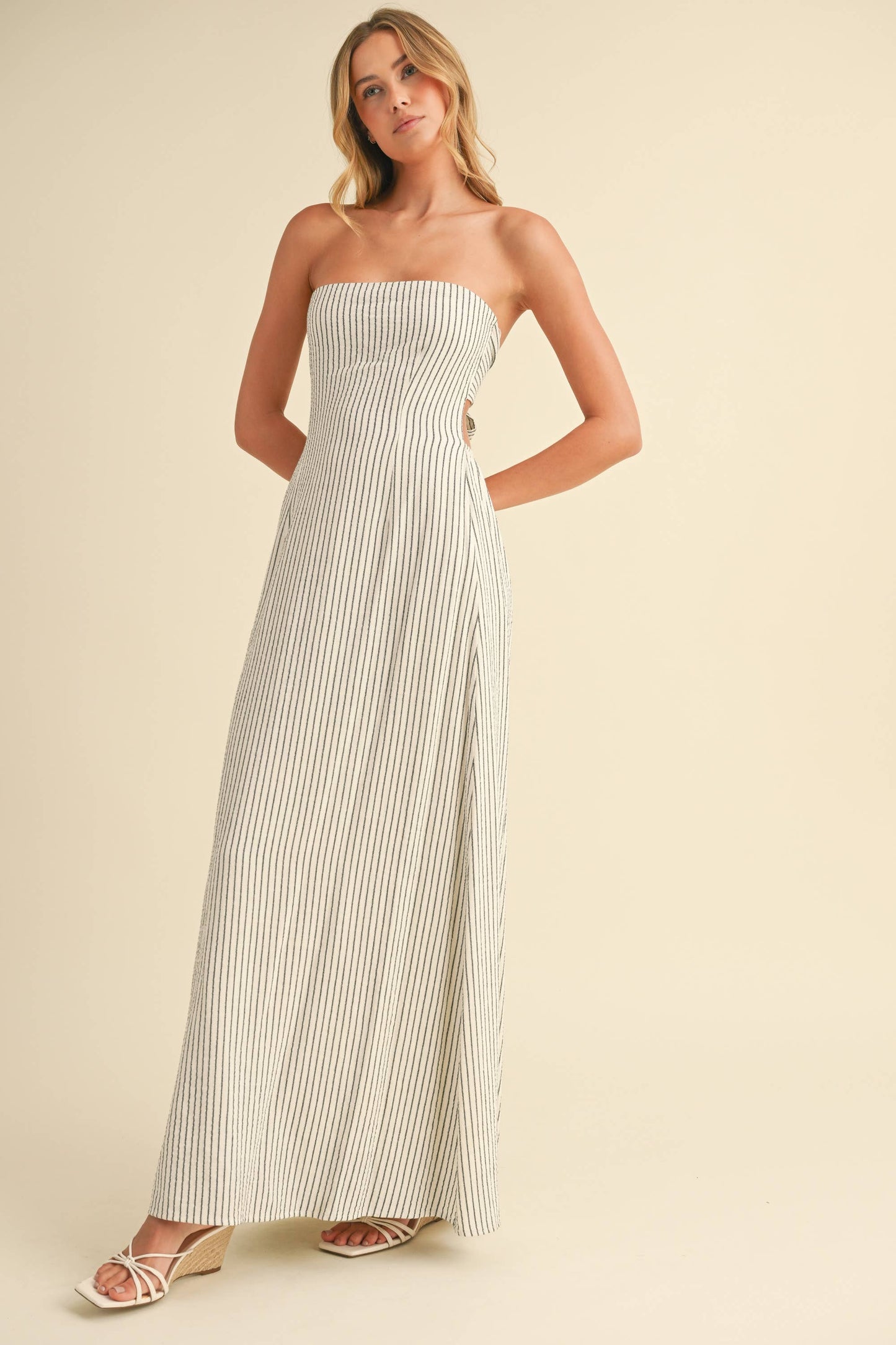 BACK TIE STRAPLESS MAXI DRESS