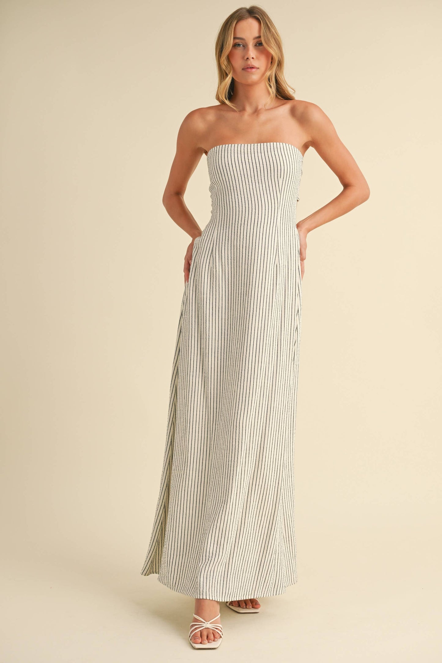 BACK TIE STRAPLESS MAXI DRESS